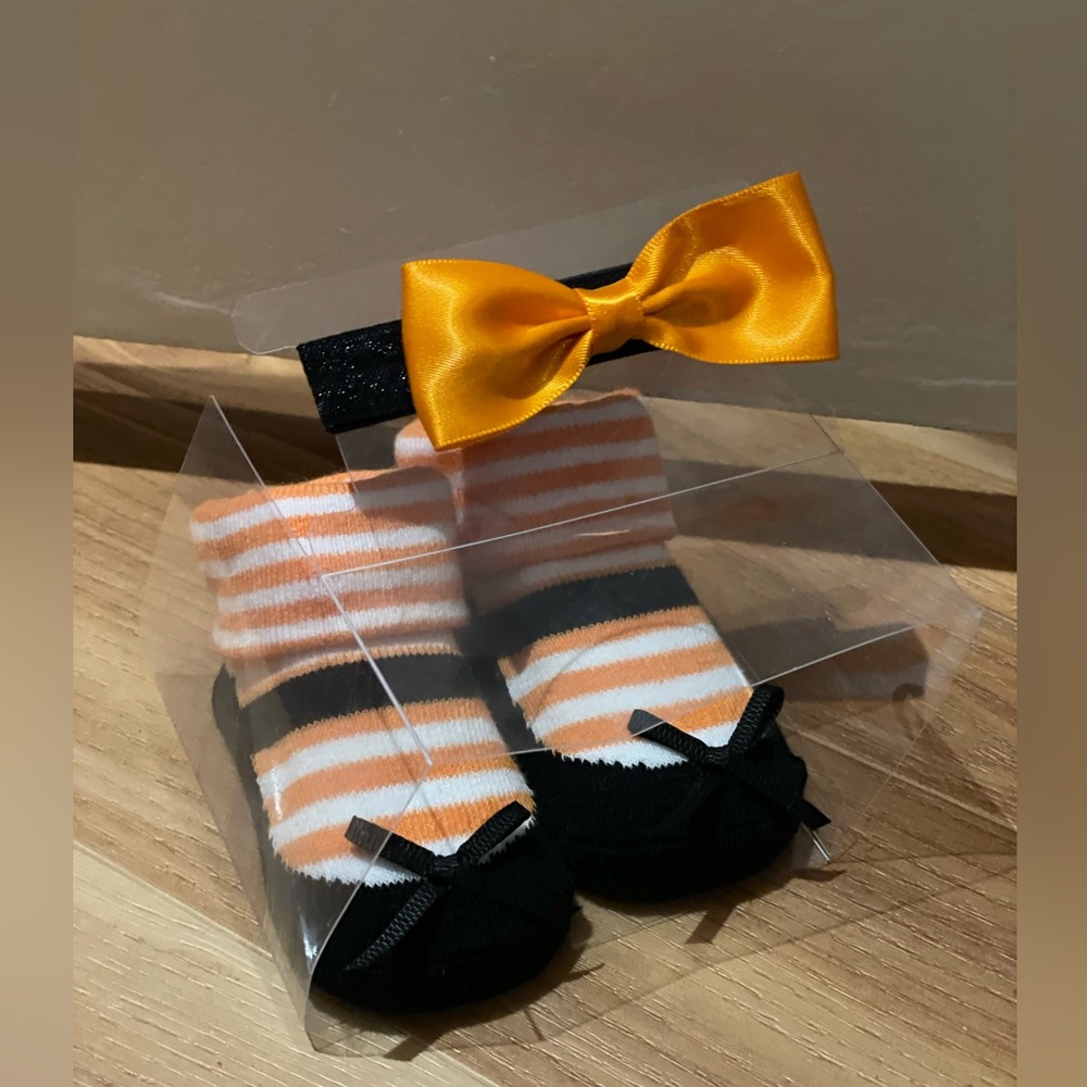 Halloween newborn 6 mo socks and bow headband
